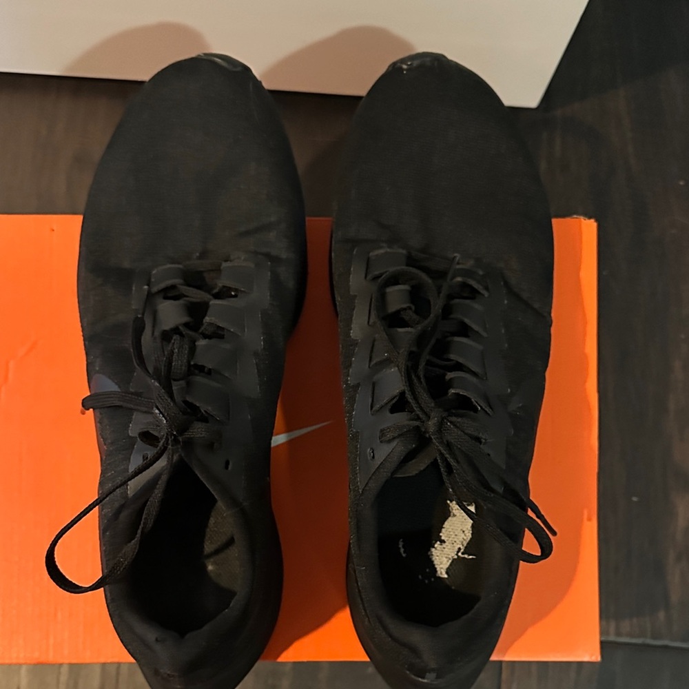 Nike Men's Black Athletic Shoes - Picture 5 of 6